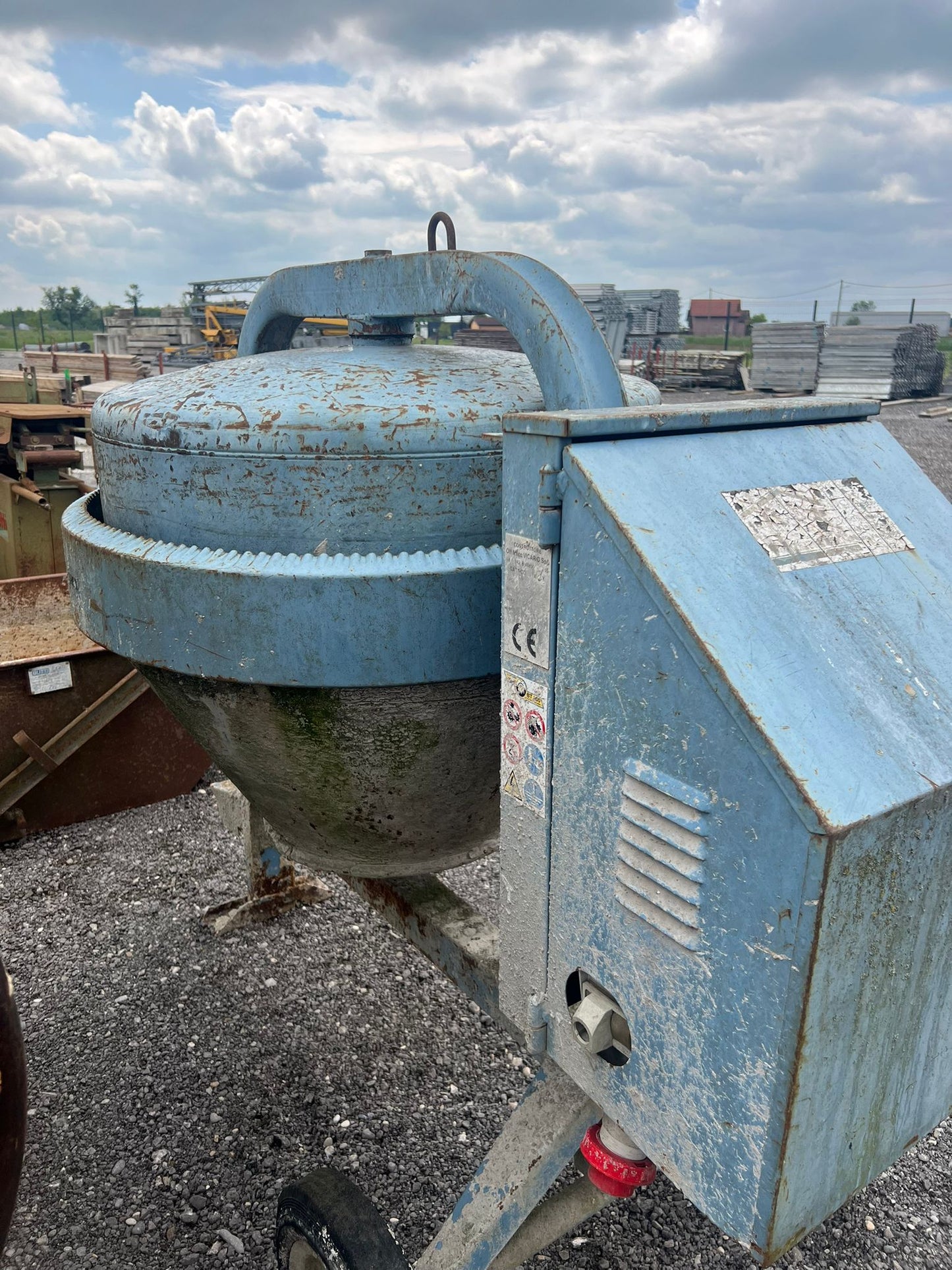 Betonske miješalice rabljene - 300 litara