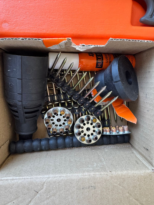 Pištolj za čavle Spitfire P370 C60 rabljeni