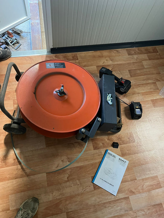 Komplet za vezivanje plastične trake na baterije