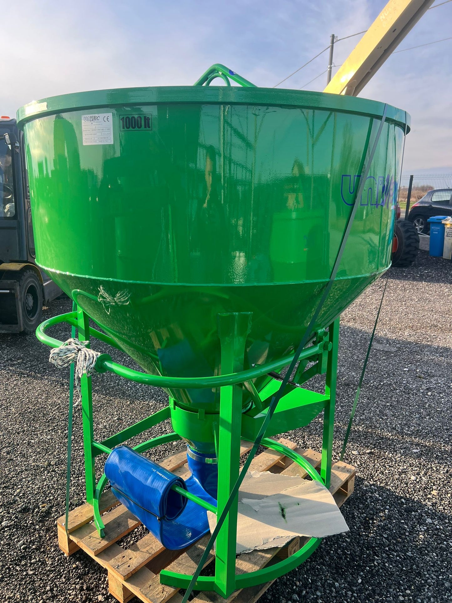 Kibla za beton sa centralnim istovarom i gumenim crijevom