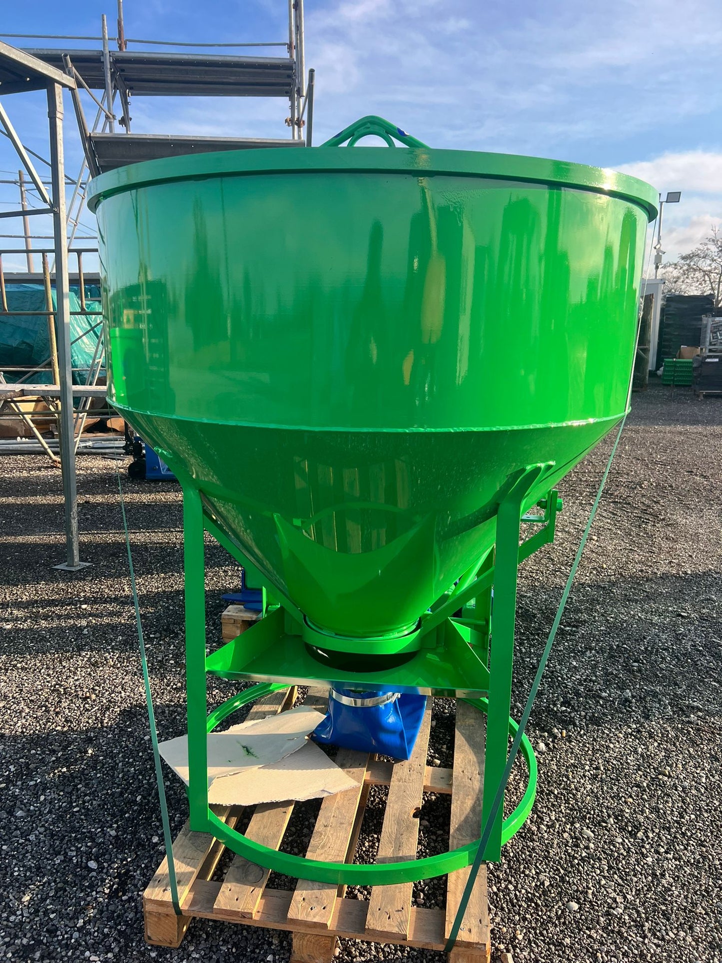 Kibla za beton sa centralnim istovarom i gumenim crijevom