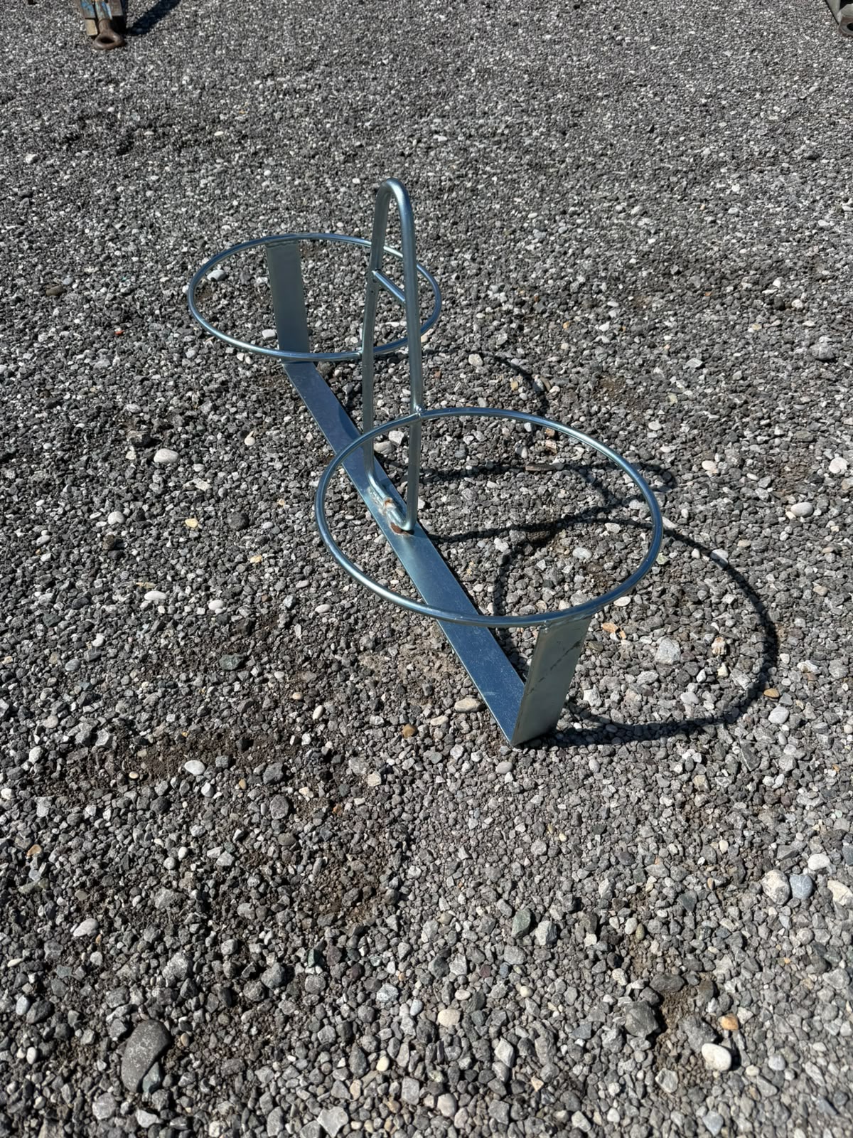 Metalni nosač za 2 kante za građevinsku dizalicu