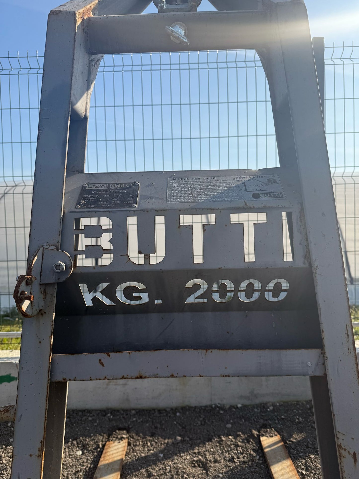 Vilica za kran 2000kg nosivost - rabljeno