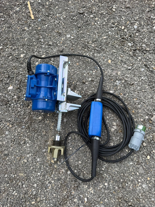 Oplatni vibrator za beton