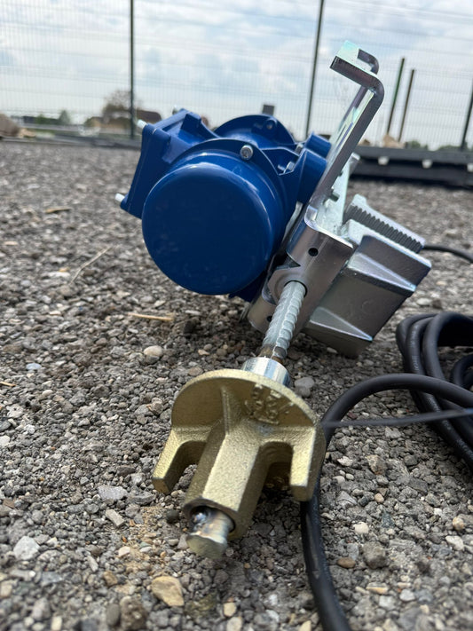 Oplatni vibrator za beton