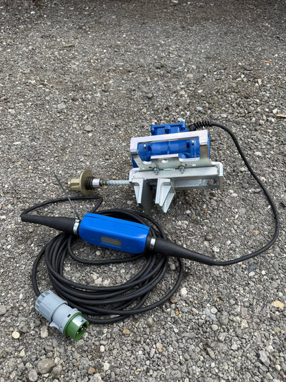 Oplatni vibrator za beton